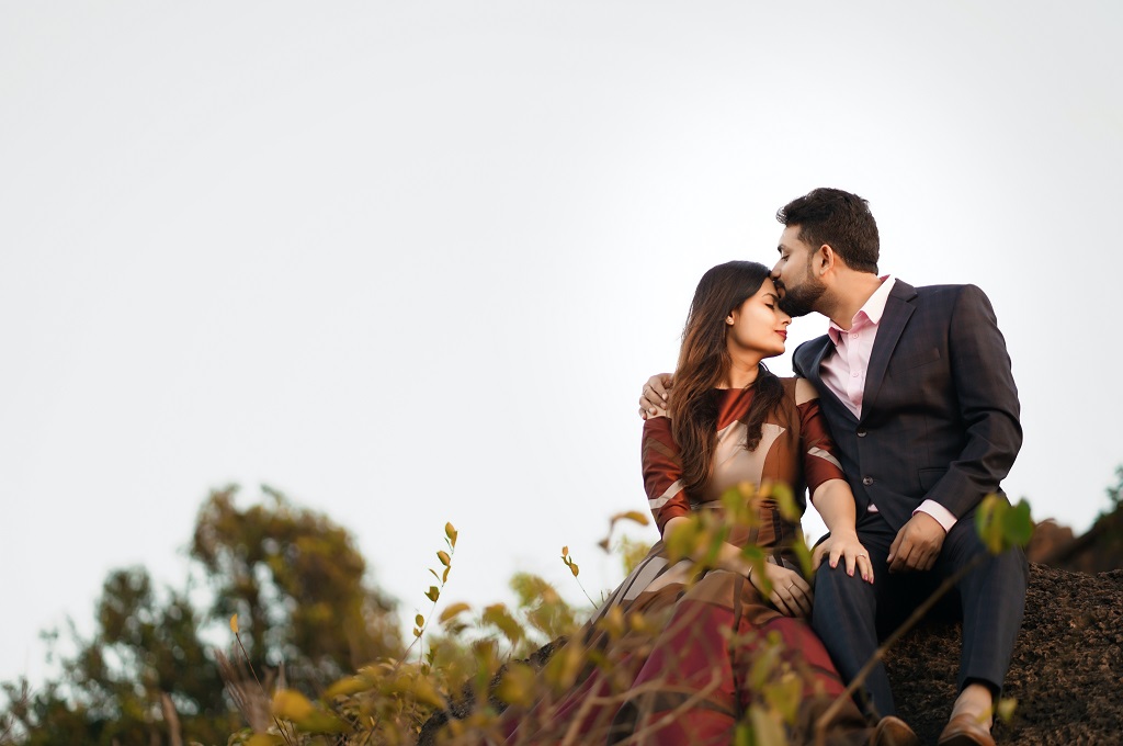 Symptoms of Falling in Love With A Guy - How to Know That He is in Love