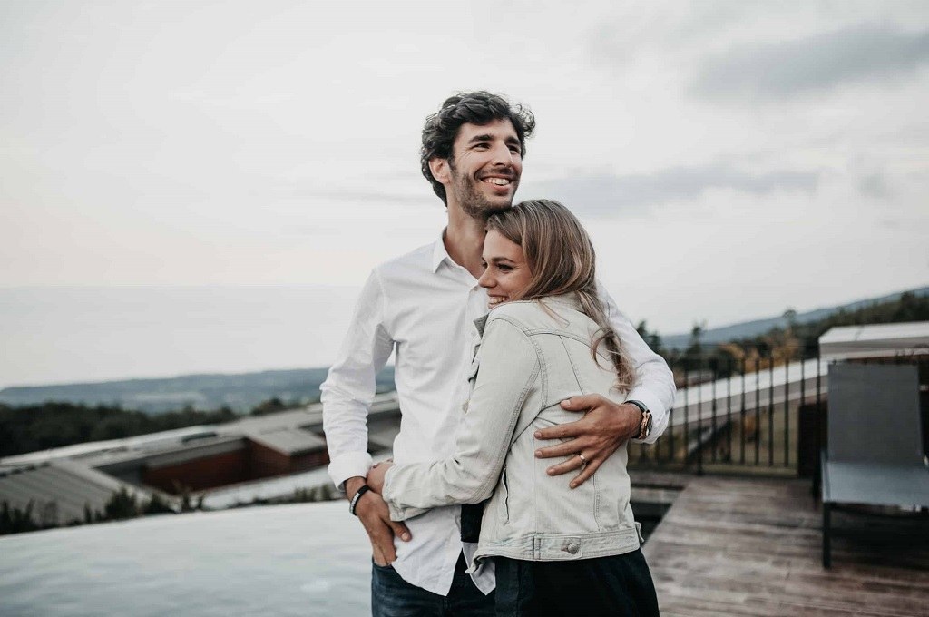 15 Proven Psychological Tips to Attract a Man You Like