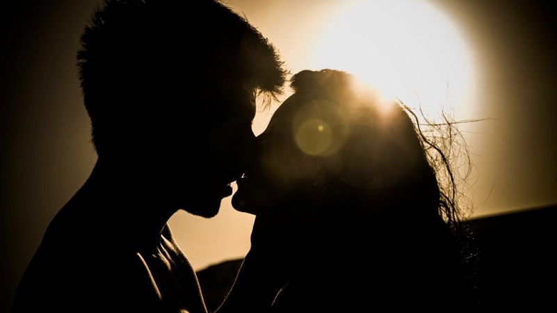 Kiss on First Date